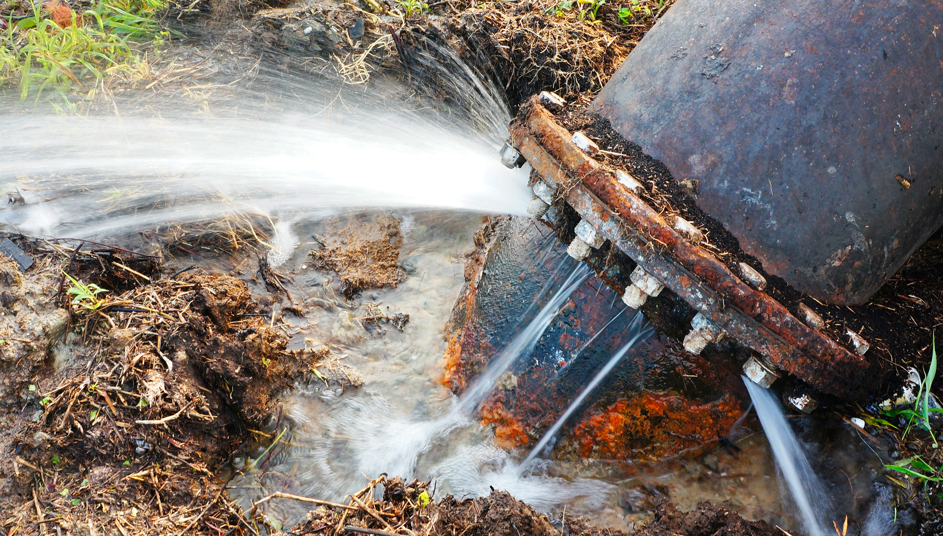 fuites-renouvellement-réhabilitation-réseau-eau-potable-assainissement